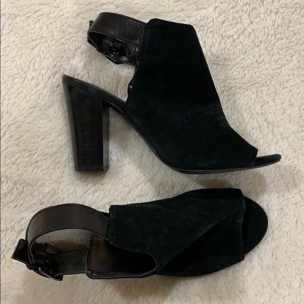 TAHARI PEEP TOES HEELS